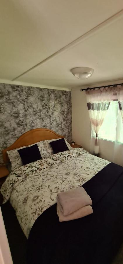 Unique Caravan With Outdoor Space Ballantrae Екстер'єр фото